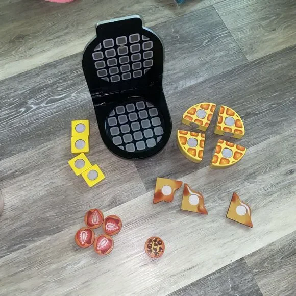 MELISSA DOUG FOOD PRESS & SERVE WAFFLE DISCONTINUED VERY RARE Used